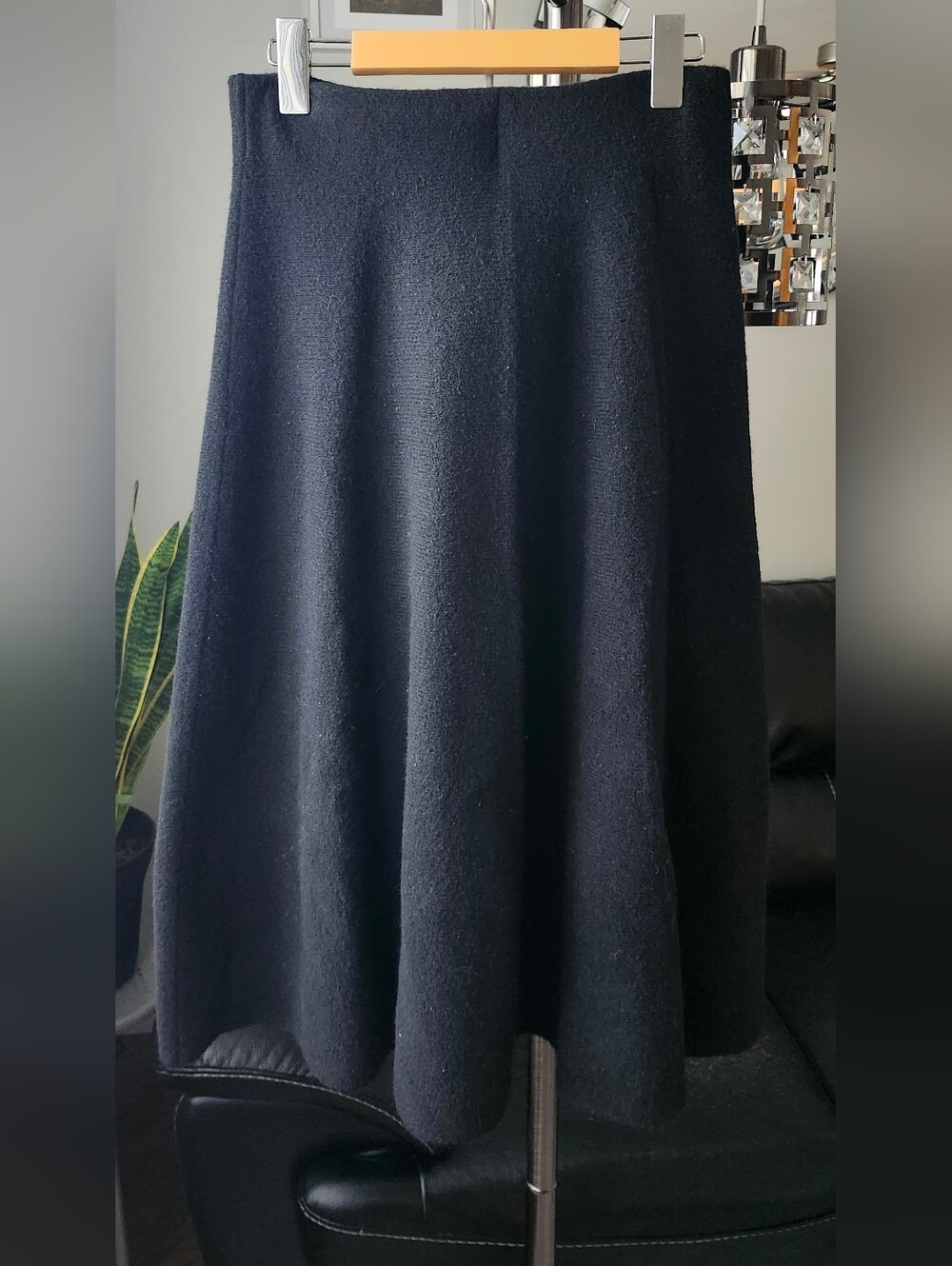 Uniqlo Black Women's A-Line Skirt - Size Small
